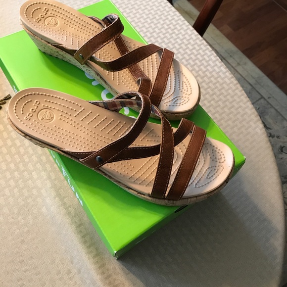 crocs criss cross sandals